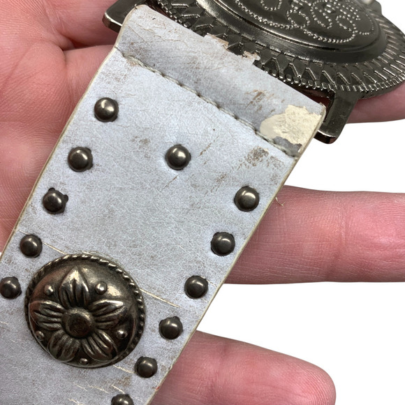 Vintage Y2K Distressed White Faux Leather Concho Belt Western Cowgirl READ FLAWS - Picture 6 of 6